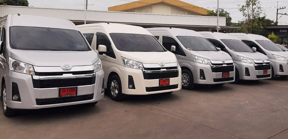 รถตู้ Toyota Commuter